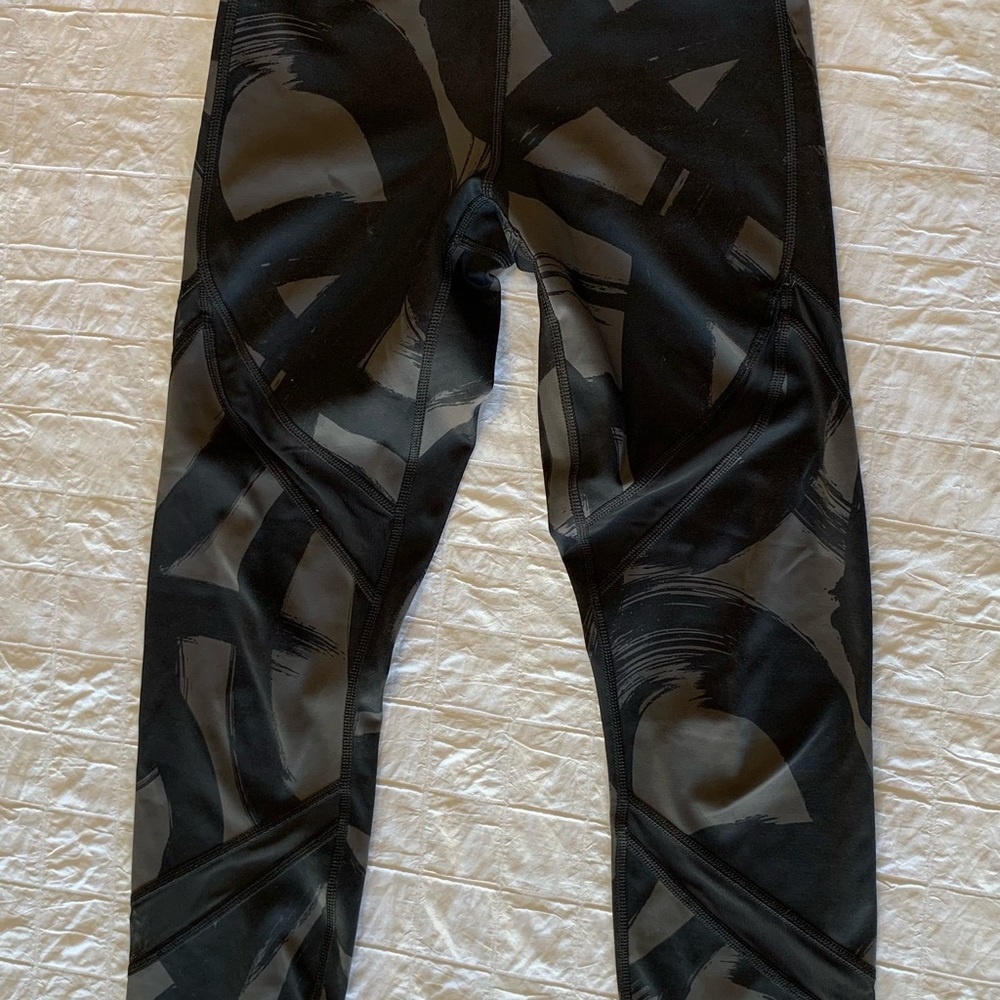 Athleta Tenacity XS Brush Stroke Black Gray 7/8 Leggings Mesh Cropped